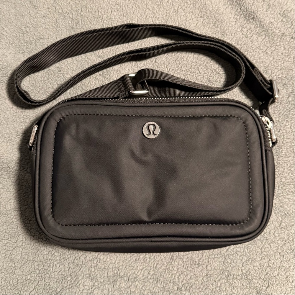 Lululemon: Camera Crossbody Bag 2L